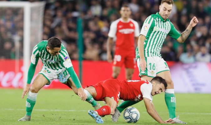 La efectividad del Sevilla le da un derbi igualado (1-2)