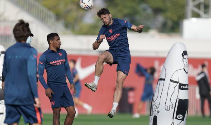 El Sevilla suspende su entrenamiento tras el positivo de Carlos Fernández