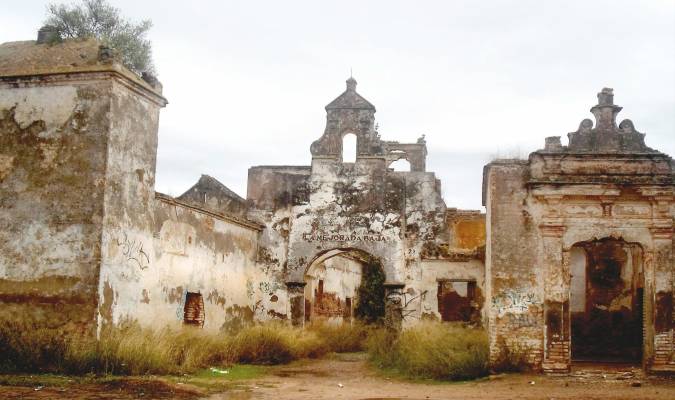 La hacienda Mejorada Baja está en estado ruinoso desde hace 30 años. / A.R.