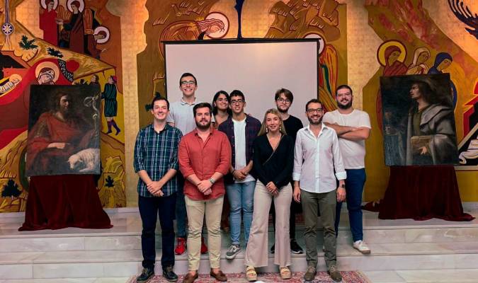 El grupo de jóvenes historiadores del arte que integra la plataforma pro-restauración del retablo mayor de Santa María la Blanca. / El Correo