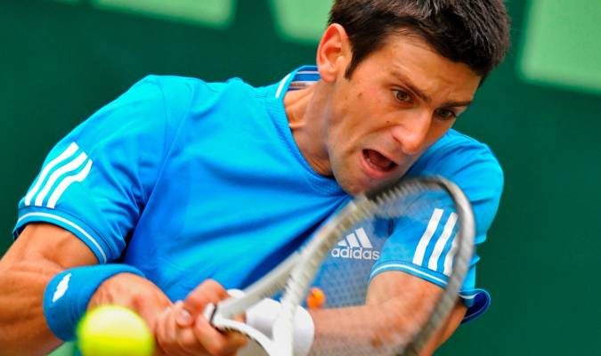Djokovic vuelve a ejercitarse con un polémico entrenamiento en Marbella