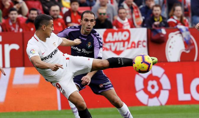Un gol de André Silva sitúa líder a un Sevilla sin vértigo a las alturas