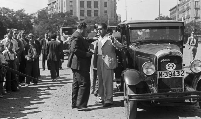 Registros de automovilistas en la plaza de Atocha. EFE/Díaz Casariego