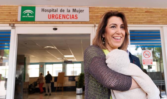 Susana Díaz presenta a su nueva hija a la salida del hospital