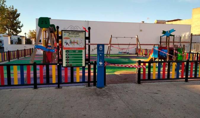 Una de las zonas infantiles de Guillena clausuradas tras la entrada en vigor este viernes de las nuevas medidas aprobadas por el Ayuntamiento (Foto: Ayuntamiento de Guillena)