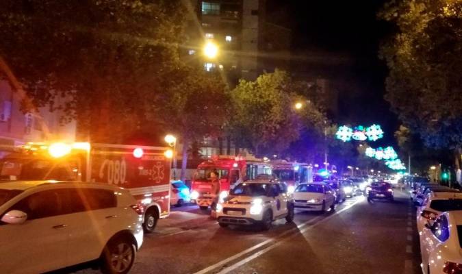 Incendio en un bar de la avenida Felipe II. / Emergencias Sevilla