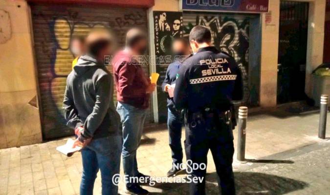 Las Policías Locales de toda Andalucía controlan ya a los vecinos que deben guardar cuarentena