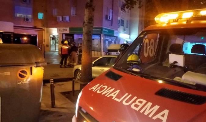 Incendio en un bar de la avenida Felipe II. / Emergencias Sevilla