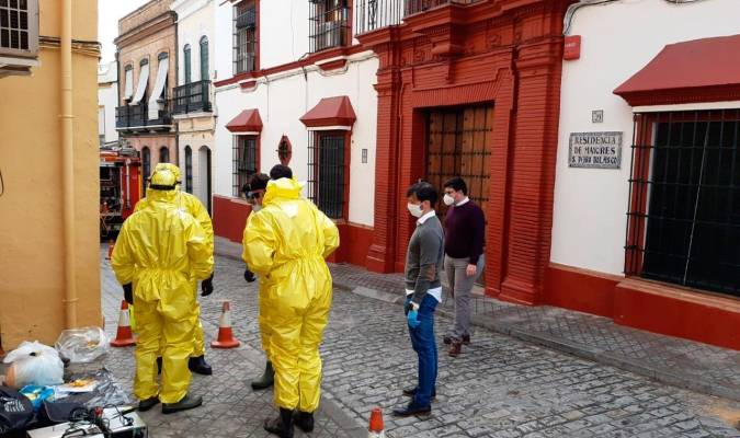 Desinfección en la residencia San Pedro Nolasco de El Viso. / E.P.