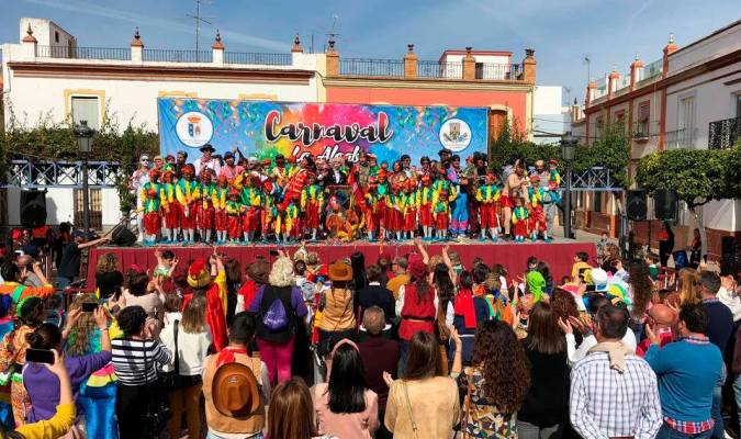Festejos de Carnaval en la plaza de España de La Algaba (Foto: Asociación Carnavalesca de La Algaba)