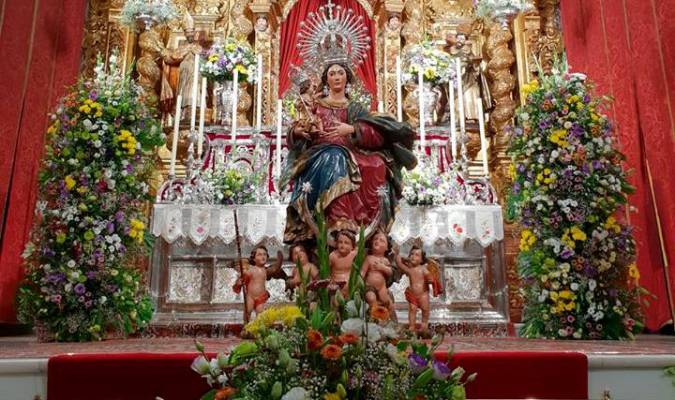 La Virgen de las Nieves, patrona de Olivares (Foto: Facebook Comunidad Parroquial de Santa María de las Nieves de Olivares).