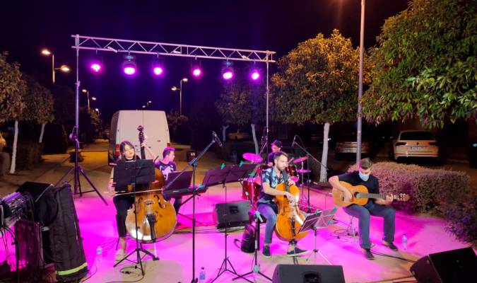 El grupo Hypnotic Band, que forma parte del programa de 2022, en su actuación en el programa ‘Músika en la Kalle’ de 2021 (Foto: Área de Cultura y Fiestas Mayores de Guillena)