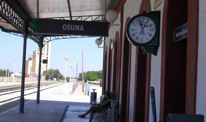 La alcaldesa de Osuna se mantiene esperanzada en que no se suprimirá la línea de media distancia de Renfe