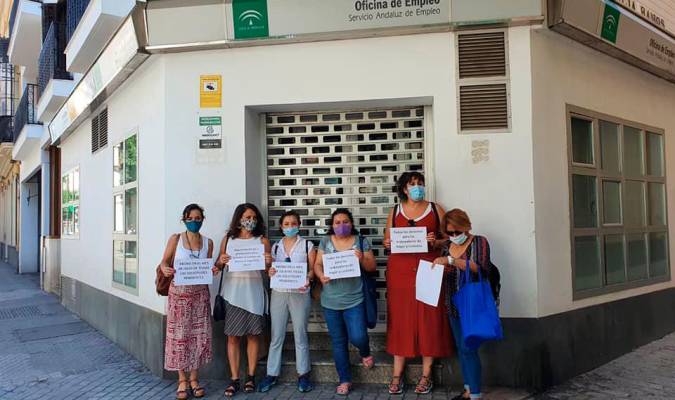 Manifestación en la oficina del SEPE por el retraso del subsidio extraordinario. / Asociación Trabajadoras del Hogar