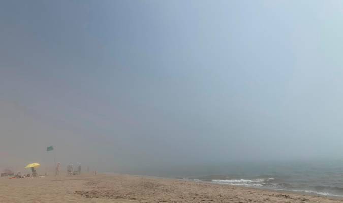 Un banco de niebla obliga a prohibir el baño en algunas playas de Huelva