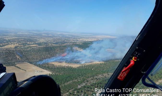  Incendio declarado en ‘Las Adelfas’ en Cantillana (Foto: Plan Infoca)