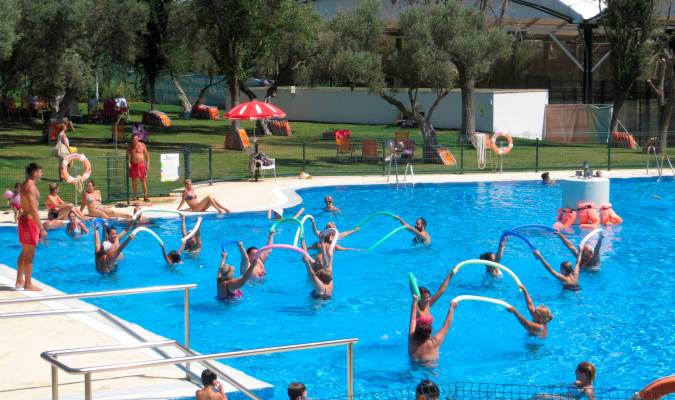 Las piscinas hacen deporte a ritmo de Aqua-Gym y Aqua-Zumba