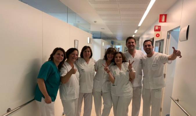 <p>El 21.015 reparte felicidad en el centro médico jerezano a primera hora de la mañana. Foto: elmira.es</p><p></p>
