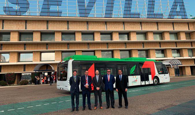 Presentan en Sevilla el primer autobús aeroportuario eléctrico de España