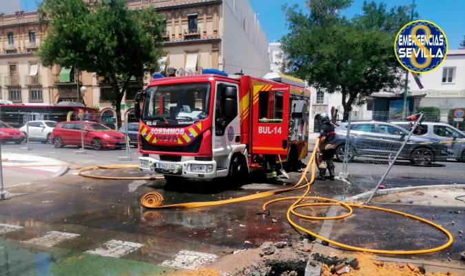 Imagen de los Bomberos actuando en la zona. / Emergencias Sevilla