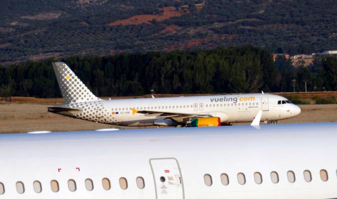 Un avion Airbus A320 de la compañía Vueling en una imagen de archivo. EFE/Beldad