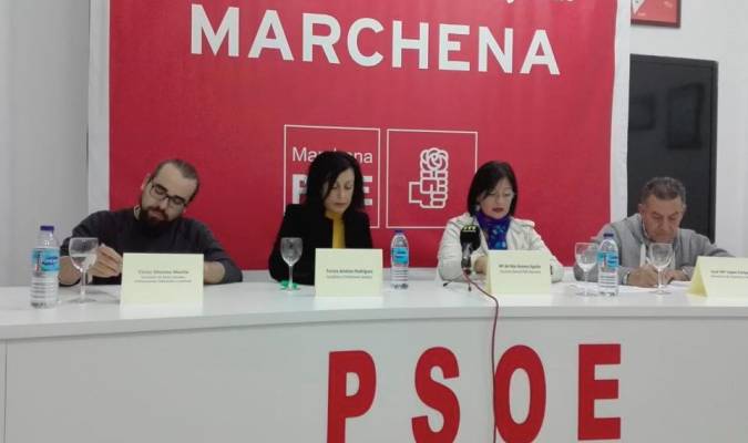 Los carteles del PSOE en Marchena se retrasan cuatro días por ‘Tosantos’