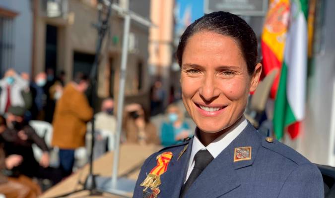La comandante sevillana Torres, la primera mujer con más de 1.000 horas de vuelo en F-18