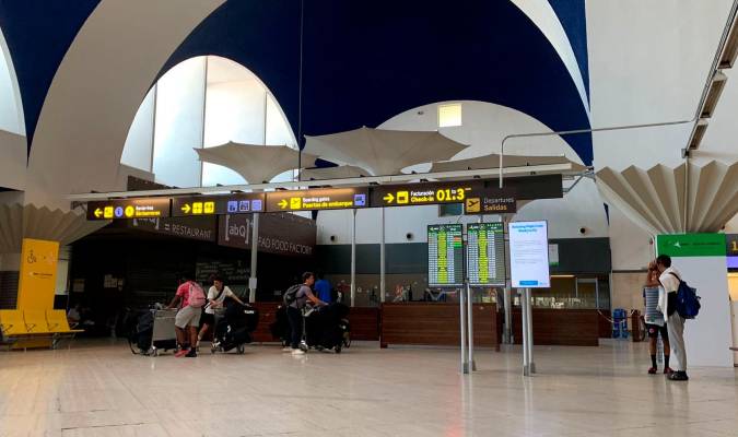 Evacuada de un vuelo Sevilla-Colonia al sufrir un infarto