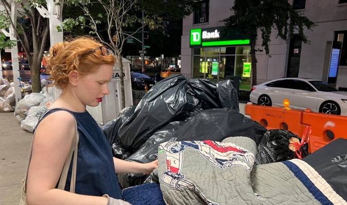 ‘Stooping’ o recoger muebles de la calle, la nueva moda en Nueva York