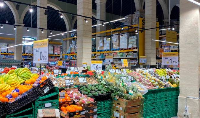 Carrefour abre tres nuevos Supeco en Andalucía y suma 132 empleos
