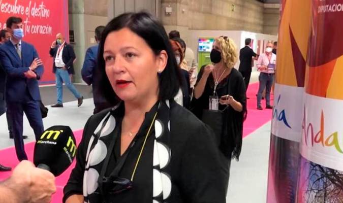 La alcaldesa de Marchena, a la Junta: «Los autobuses van llenos pero no podemos ir al médico»