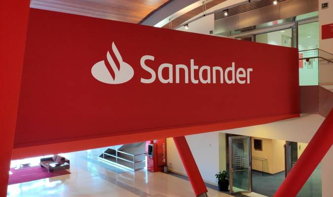 Interior de una entidad del Banco Santander.