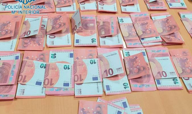 Llama a la Policía por una pelea y queda detenido con 3.000 euros falsos