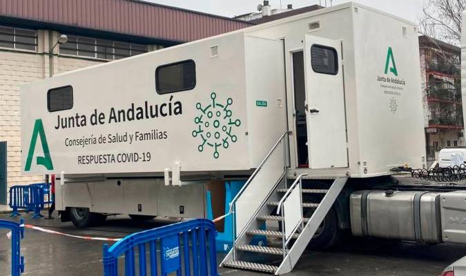 Andalucía registra la menor cifra de contagios en un mes