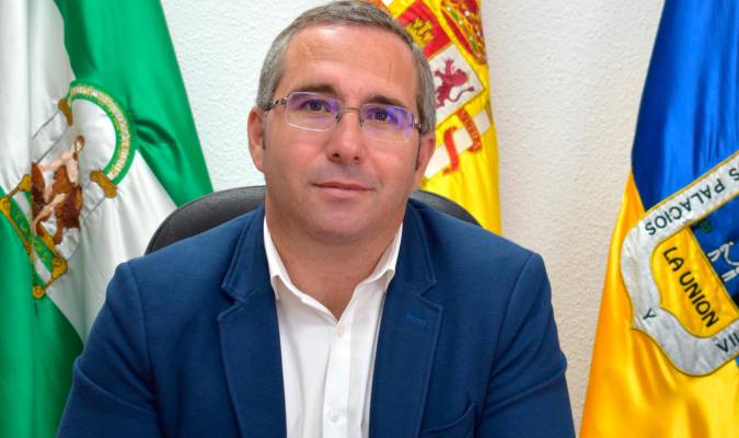 El alcalde de Los Palacios: «No consentiré una falta de respeto más»