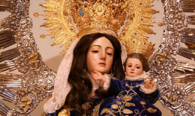 Cortan y roban la cabeza de una virgen con su corona en Badajoz