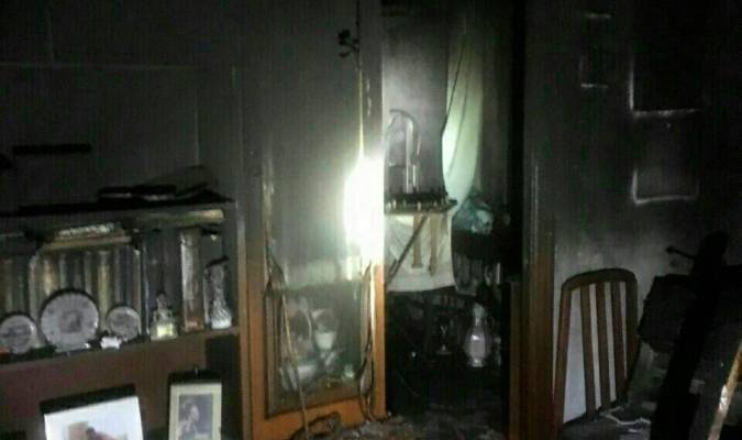 Calcinado un piso y fallecido un perro en el incendio de una vivienda en Mairena del Aljarafe