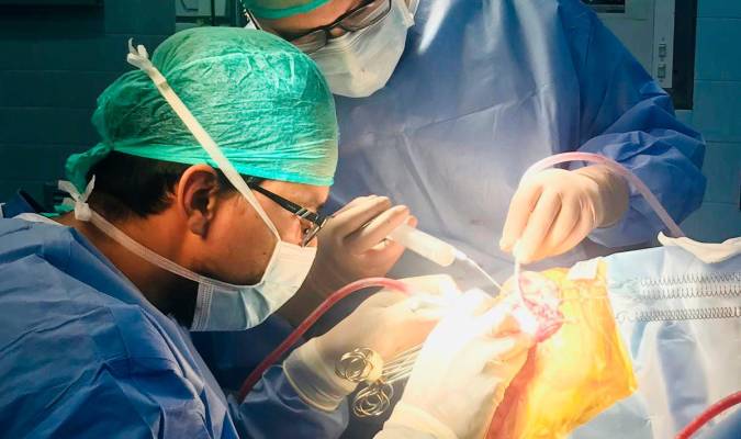 Neurocirujanos del Virgen del Rocío consolidan una técnica de bypass cerebral