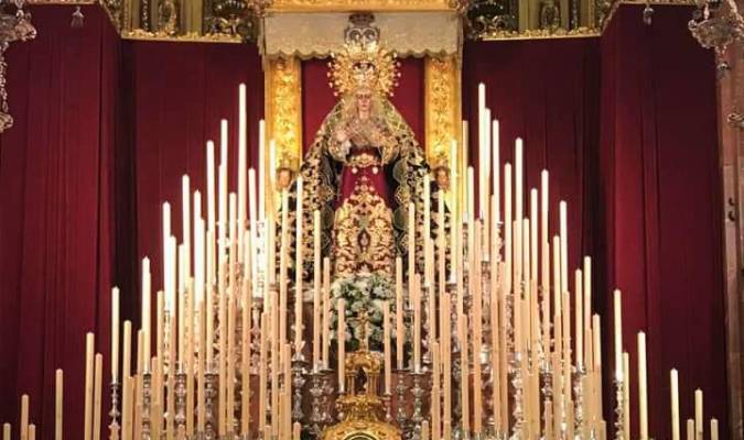 La Virgen de la Esperanza, en su altar de septenario de este año.