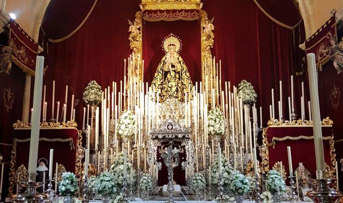 Septenario de Nuestra Señora de los Dolores en su Soledad Coronada, de la hermandad de la Soledad de Alcalá del Río. (Foto: Francisco J. Domínguez)