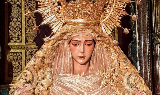 Virgen del Rocío en el presbiterio de Santiago / Manolo Ruiz