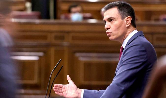 El presidente del Gobierno, Pedro Sánchez interviene en la sesión plenaria en el Congreso este miércoles. EFE/Emilio Naranjo