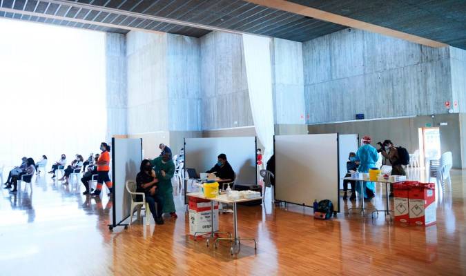Andalucía estabiliza su tasa de contagio en 57 casos