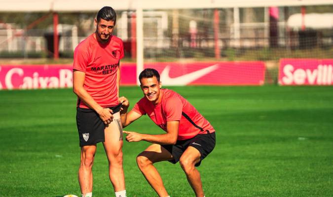 Escudero y Reguilón en el último entrenamiento del Sevilla./ SFC