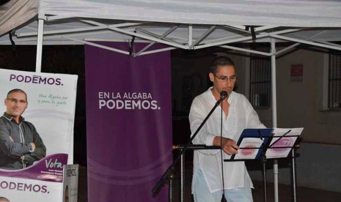 El ya exconcejal de Podemos en La Algaba, Juan Manuel Domínguez, en un acto en la campaña de las pasadas elecciones municipales (Foto: Página de Facebook Podemos La Algaba).