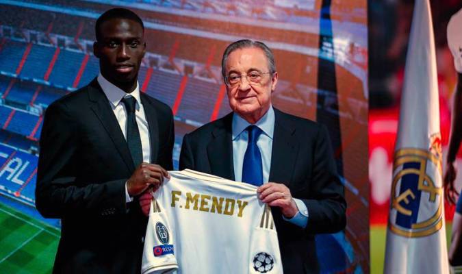 Florentino Pérez durante la presentación de Mendy como nuevo jugador del Real Madrid. / EFE