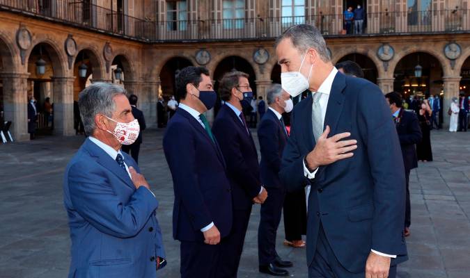 Revilla con el Rey en la Conferencia de Presidentes en Salamanca.