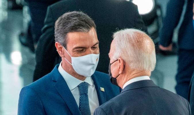 Biden comunica a Sánchez un aumento de los destructores en Rota