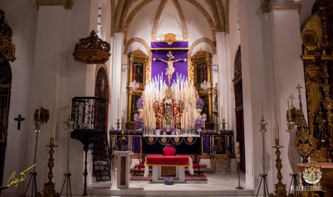 Altar de quinario de la hermandad de la Exaltación. Fotos: José Carlos Borrego Casquet.