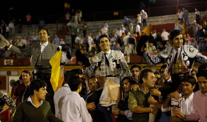 Morante salió a hombros en unión de Aguado y Romero como colofón a una tarde triunfal. Foto: @LaTierradelToro